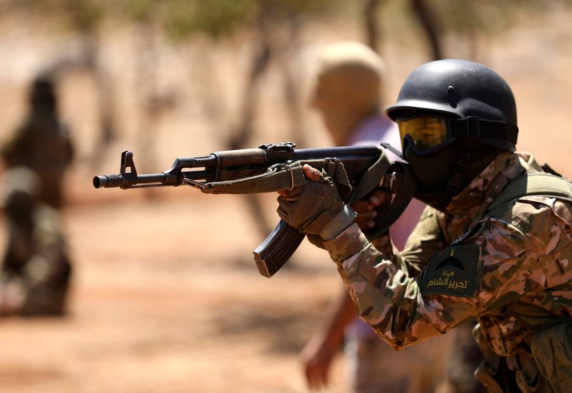 Karabinek AK współcześnie stosowany jest m.in. przez wojowników sytyjskich /AFP