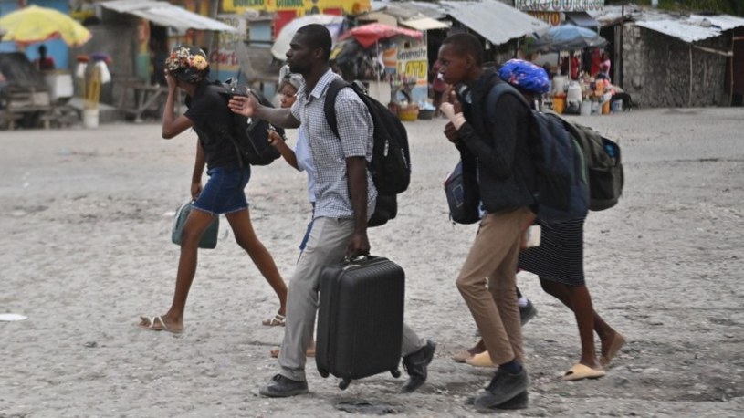 Karaibski kraj pogrąża się w chaosie. Szturm na więzienia, uciekły tysiące