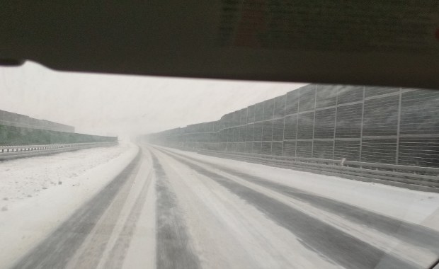 Karambol na A4. Zderzyła się ciężarówka i 7 samochodów osobowych