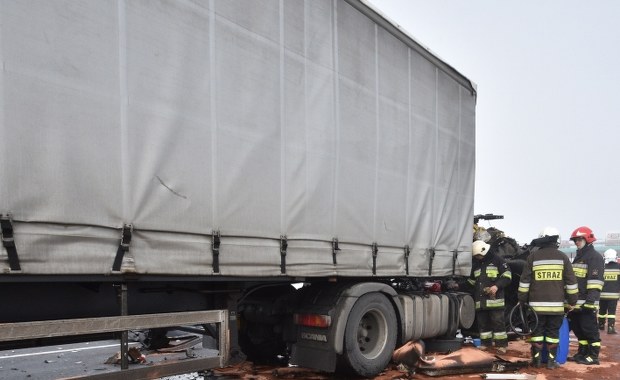 Karambol na A4. Zderzyło się pięć ciężarówek
