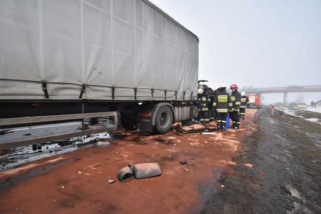 Karambol na autostradzie A1 na wysokości miejscowości Bąkowiec /Grzegorz Michałowski /PAP