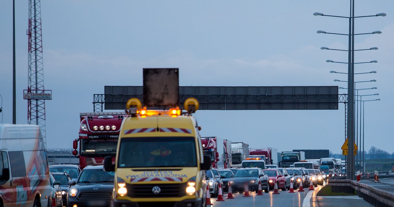 Karambol na autostradzie A2 /Marek Zakrzewski /PAP