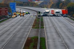 Karambol na autostradzie w Wielkiej Brytanii 