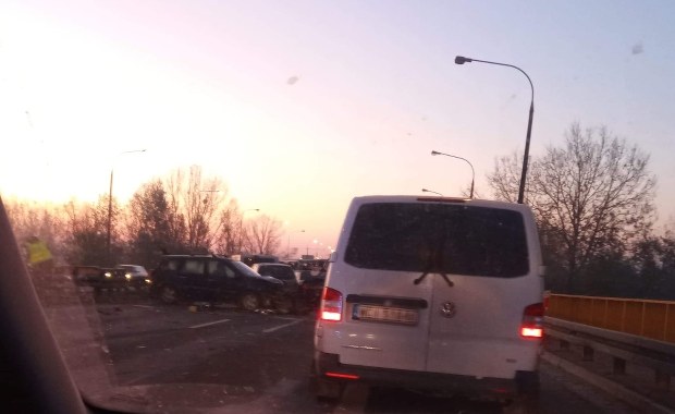 Karambol na moście na Wiśle w Zakroczymiu. Utrudnienia na S7 