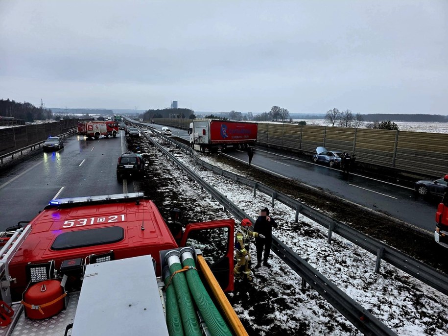 Karambol na S3 w województwie dolnośląskim, 21 lutego 2026 /Komenda Powiatowa Państwowej Straży Pożarnej w Polkowicach /Państwowa Straż Pożarna