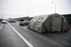 Karambol na S74. Zderzyło się kilkadziesiąt samochodów