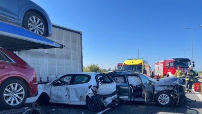 Karambol na S8. Dwie osoby nie żyją, duże utrudnienia