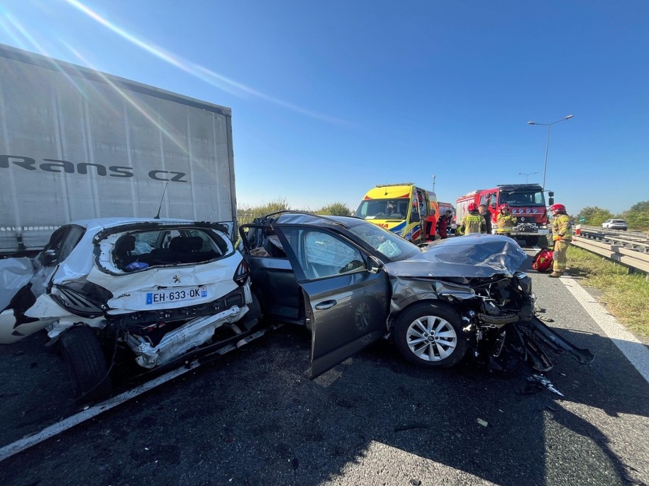 Karambol na trasie S8 w Oleśnicy /KP PSP w Oleśnicy /Państwowa Straż Pożarna