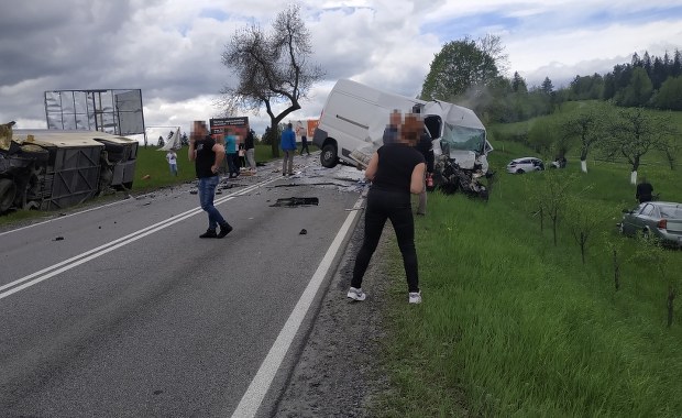 Karambol na zakopiance: Zderzyły się autokar, auto dostawcze i dwie osobówki