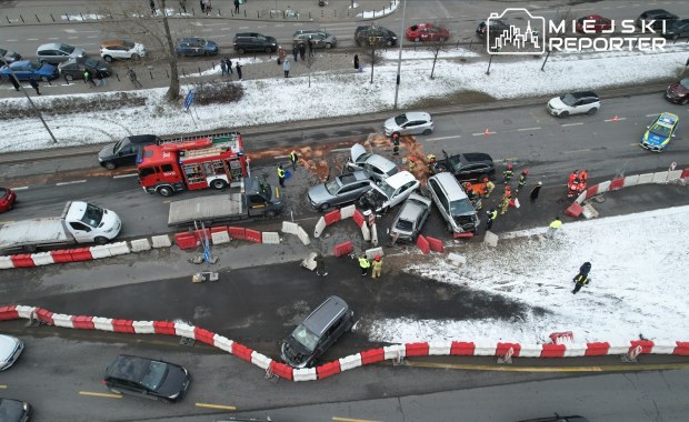 Karambol w Warszawie. Na Alejach Jerozolimskich zderzyło się 7 aut