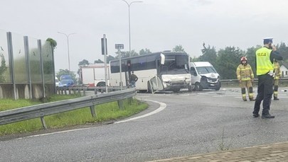 Karambol z udziałem busa, ciężarówki i autobusu. Są poszkodowani