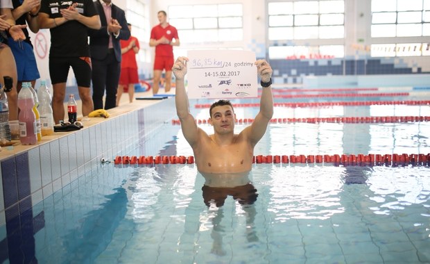 Karaś pobił rekord w pływaniu w basenie non stop! "To był jeden wielki ból"