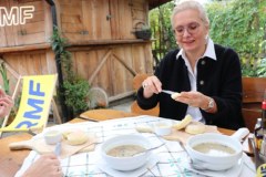 Karczma pod Semaforem przy stacji zabytkowej kolei wąskotorowej w Bachórzu