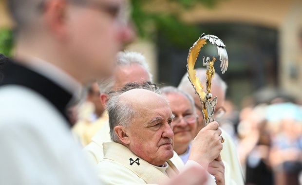 ​Kard. Nycz: Krzyże nie przekreślają świeckości państwa