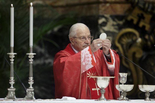 Kardynał Angelo Sodano na zdj. z 2017 r. /Donatella Giagnori  /PAP/EPA