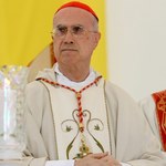 Kardynał Bertone: Watykan musi zacząć oszczędzać