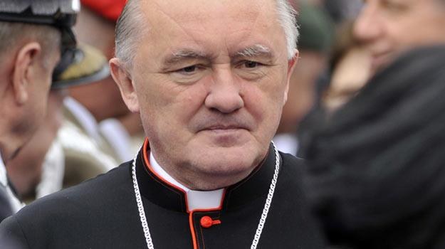 Kardynał Kazimierz Nycz wzruszył się po pokazie filmu "Piąte: nie odchodź" /AKPA