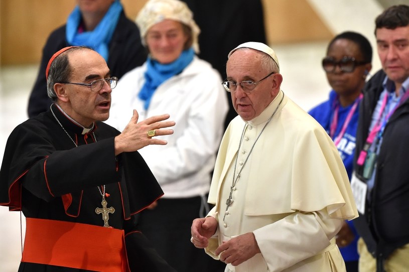 Kardynał Philippe Barbarin i papież Franciszek /AFP