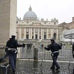 Kardynał podejrzany o tuszowanie pedofilii nie wycofuje się z konklawe 