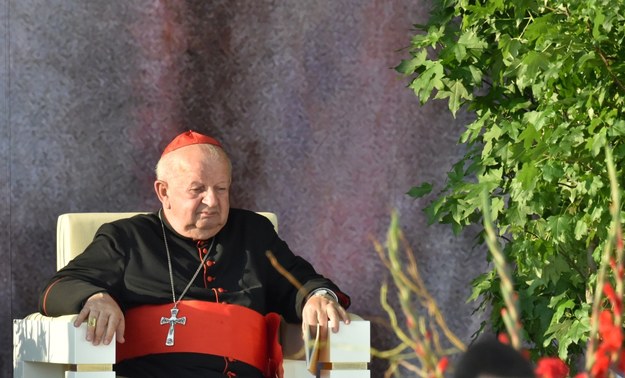 Kardynał Stanisław Dziwisz, podczas drogi krzyżowej z udziałem papieża Franciszka /Radek Pietruszka /PAP