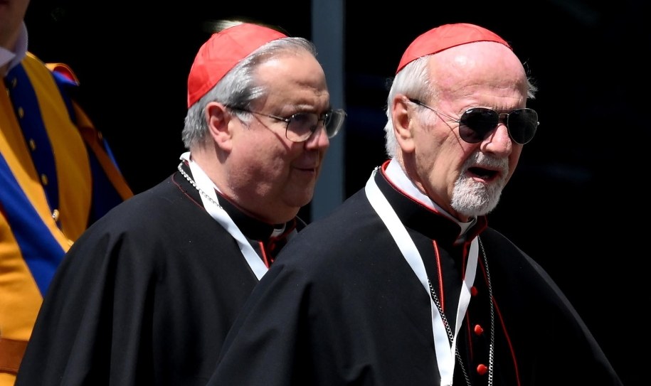 Kardynałowie przygotowują się do konklawe /ETTORE FERRARI /PAP/EPA