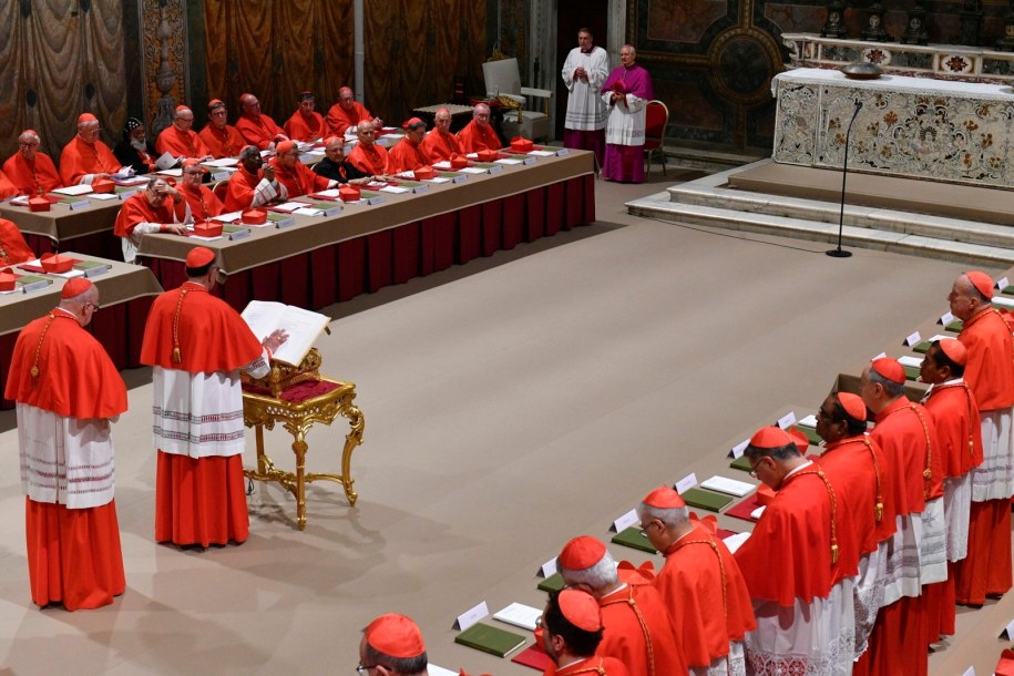 Kardynałowie w Kaplicy Sykstyńskiej /VATICAN MEDIA HANDOUT /PAP/EPA