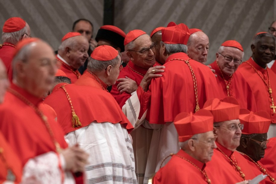 Coraz więcej kardynałów w Watykanie. Ks. Sowa o komunikatach ws. papieża