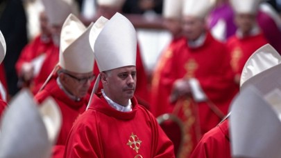 Kardynałowie zmieniają plany przed konklawe. W poniedziałek dwie kongregacje