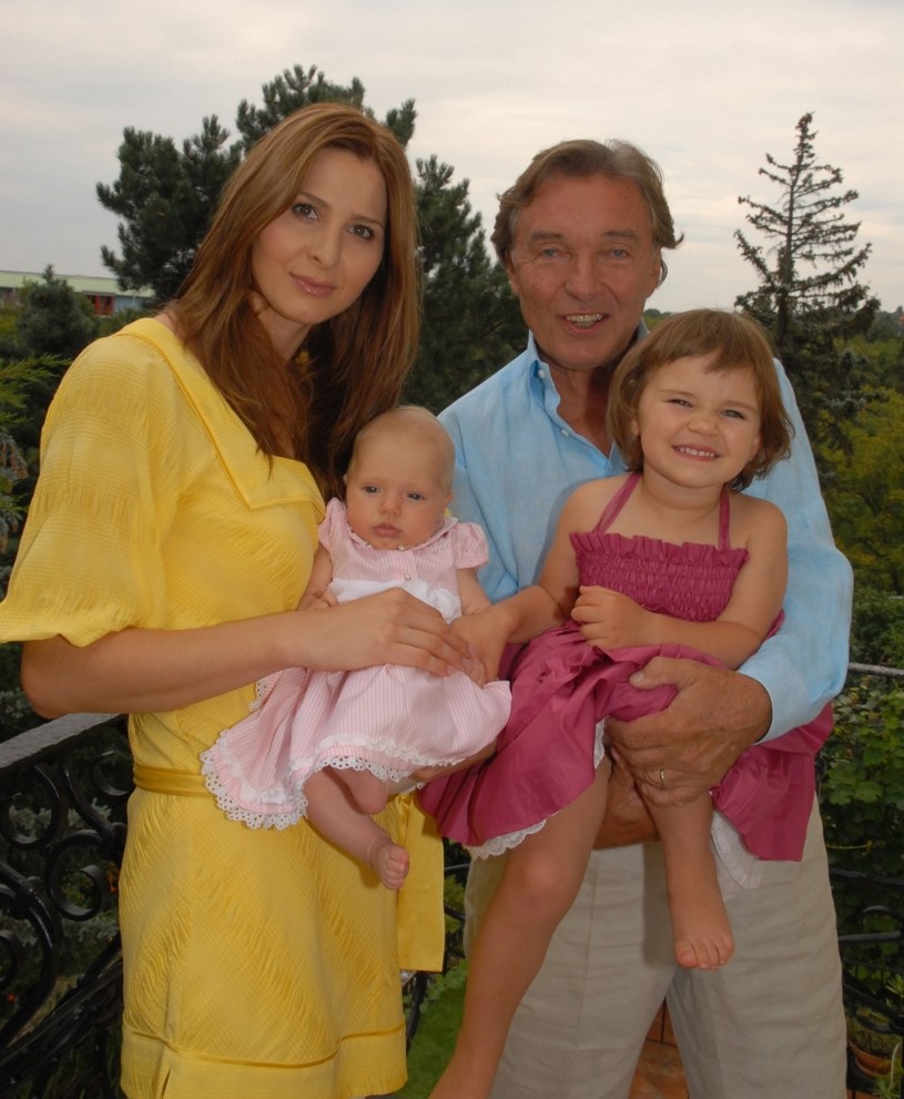 Karel Gott z żoną Ivaną i córkami /Peter Bischoff /Getty Images