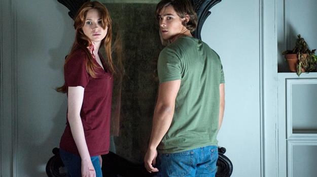 Karen Gillan i Brenton Thwaites w scenie z filmu "Oculus" Mike'a Flanagan /materiały dystrybutora