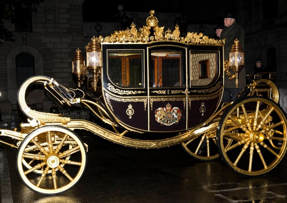 Kareta zamówiona z okazji 60-lecia panowania Elżbiety II, wyposażona jest w wiele nowoczesnych udogodnień /Isabel Infantes /PAP/PA