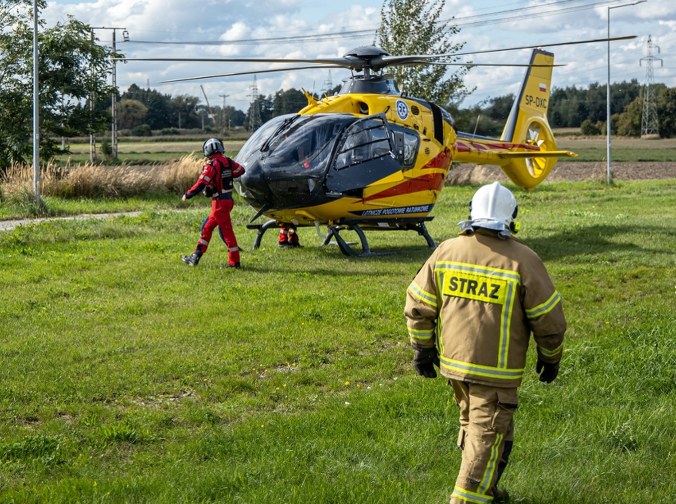 Karetka na sygnale zderzyła się z Toyotą. Cztery osoby w szpitalu