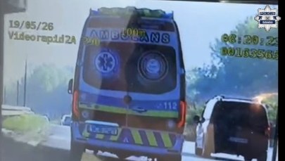 Karetka pędziła "na promilach". Policjantów zaniepokoiło zachowanie kierowcy 