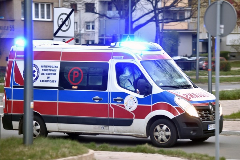 Karetka pogotowia, zdjęcie ilustracyjne /LUKASZ KALINOWSKI /East News