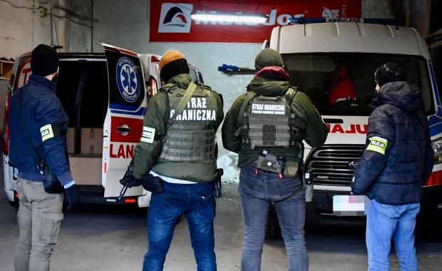 "Karetki pogotowia" przewoziły nielegalne papierosy. Zaskakujący przemyt udaremniony