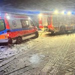 zima na drogach Karetki z pacjentami utknęły w zaspach na S7. To była walka z czasem