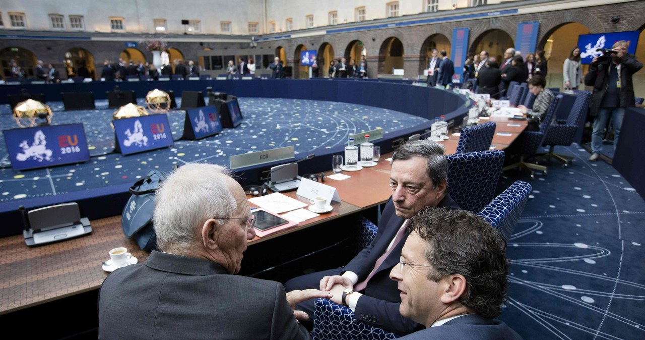 Kariera w Parlamencie Europejskim opłaca się /AFP