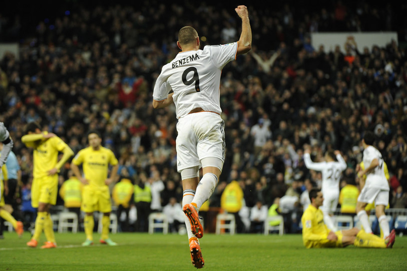 Karim Benzema cieszy się z gola dla Realu Madryt w meczu z Villarrealem /AFP