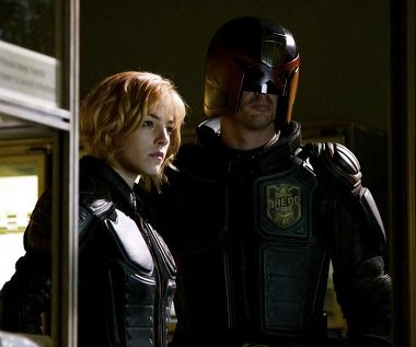 Karl Urban i Olivia Thirlby w filmie "Dredd 3D"