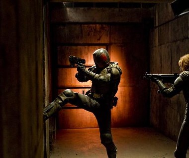 Karl Urban i Olivia Thirlby w filmie "Dredd 3D"