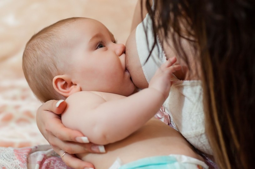 Karmienie piersią jest najlepszym sposobem odżywiania niemowląt /123RF/PICSEL