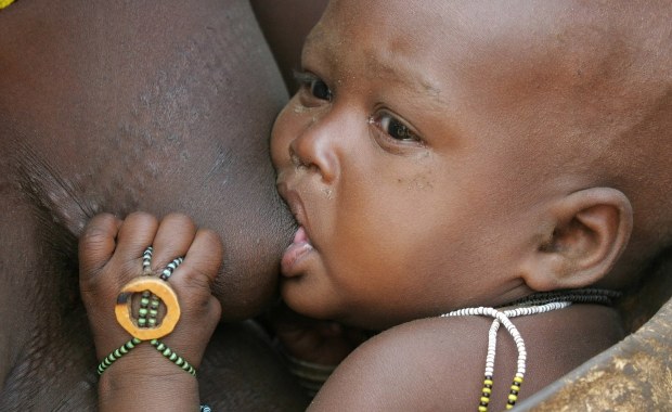 Karmienie piersią może chronić przed malarią?