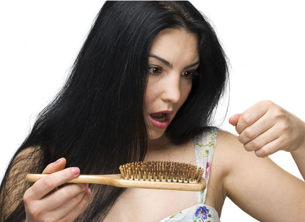 Karmienie piersią nie wpływa niestety korzystnie na włosy. /123RF/PICSEL