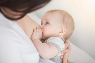 Karmienie piersią zmniejsza ryzyko wad zgryzu u dziecka – fakt czy mit?
