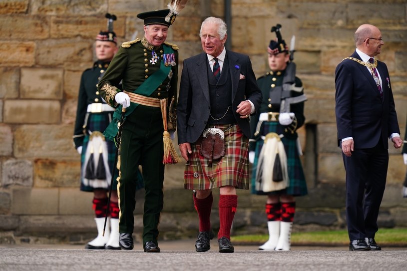 Karol III w tradycyjnym stroju szkockim / 	Jane Barlow /Getty Images