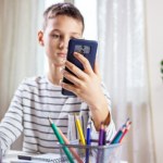 Karol Jachymek o smartfonach w rękach dzieci: Zakażemy i po problemie? Tak nie będzie