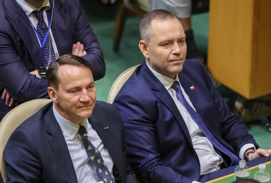 Karol Nawrocki i Radosław Sikorski /	Leszek Szymański   /PAP