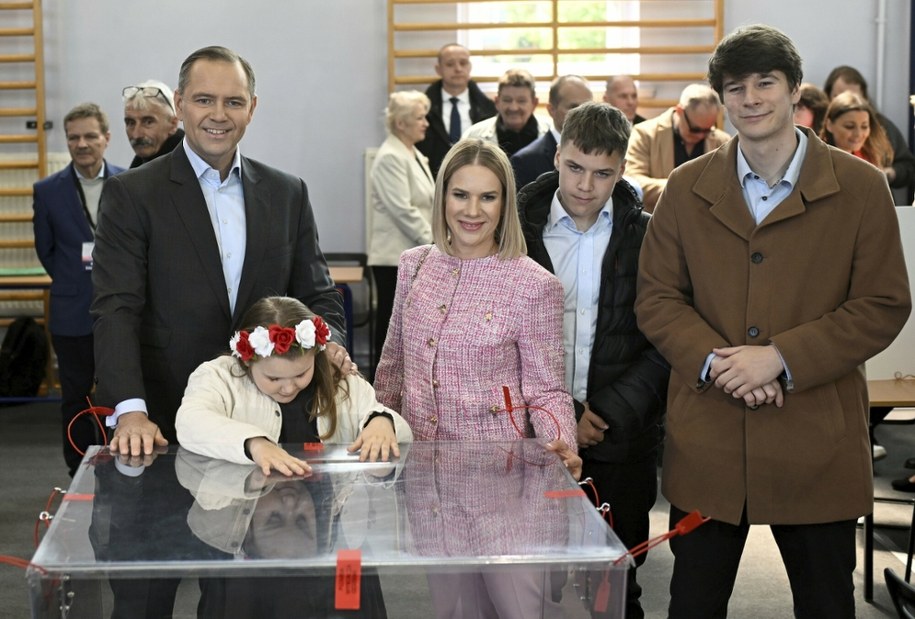 Karol Nawrocki, Marta Nawrocka z dziećmi: Katarzyną, Antonim i Danielem /Piotr Hukalo /East News