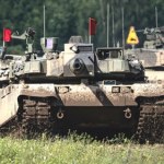 Karol Nawrocki pojawił się na poligonie wśród czołgów na "Dzielny Dzik"