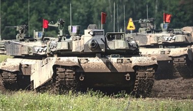 Karol Nawrocki pojawił się na poligonie wśród czołgów na "Dzielny Dzik"